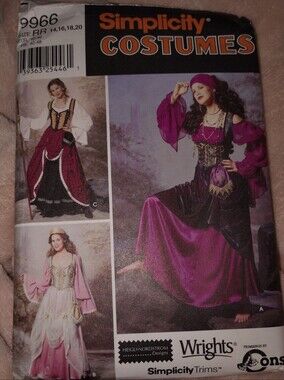 Simplicity Purple and Black Renaissance Gypsy Costume Halloween And Cosplay